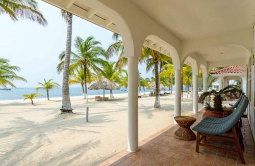 Plantation Condo | Oceanfront Dream – 1BR Villa in Placencia