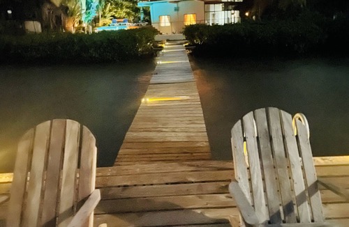 Caye Caulker Villa | OCEANFRONT ECO-CHIC HOME WITH INFINITY POOL, DOCK, AIR CONDITIONER & TV