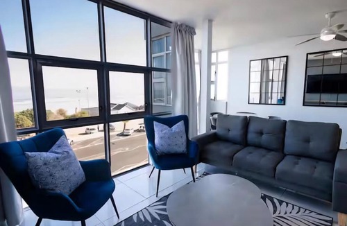 Strand Apartment | Oceanfront Elegance