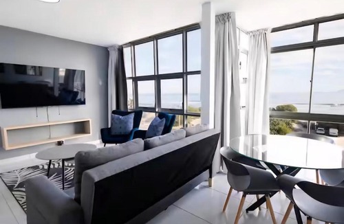 Strand Apartment | Oceanfront Elegance