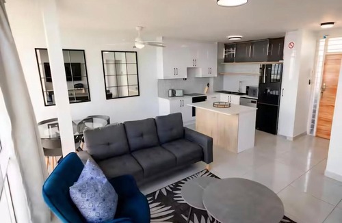 Strand Apartment | Oceanfront Elegance