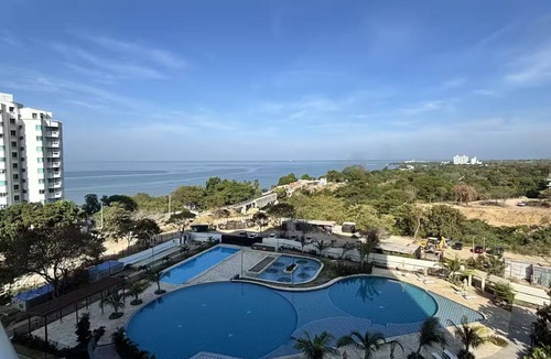 Papare Apartment | Oceanfront escape, pools, hot tubs & private beach and restaurant. Resort Vibe