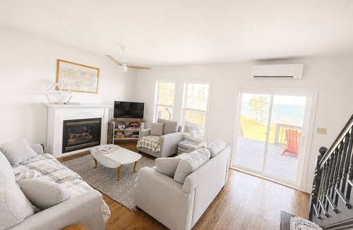 Blooming Point House | Oceanfront Farmhouse w Private Beach Access
