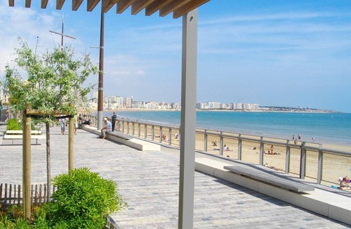 Les Sables d'Olonne Apartment | Oceanfront Studio with Balcony in Central Les Sables-d'Olonne