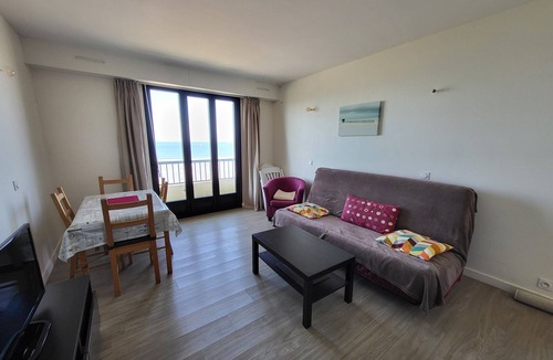 Les Sables d'Olonne Apartment | Oceanfront Studio with Balcony in Central Les Sables-d'Olonne