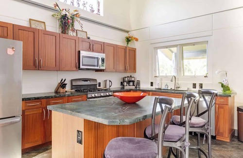 Pepeekeo House | Oceanfront gated estate w/heated saltwater pool.