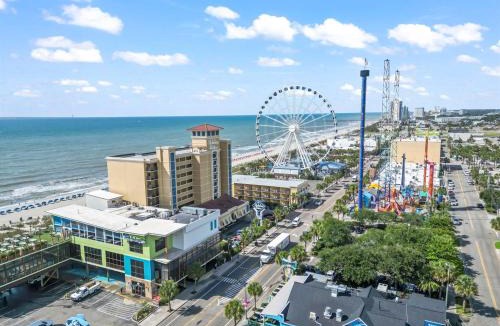 Downtown Myrtle Beach Hotel | Oceanfront Gem Holiday Pavilion 1BR Walk to Boardwalk