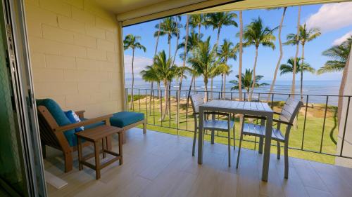 Kihei House | Oceanfront, Gorgeous Sunsets, Dual AC, King Bed, Top Floor Views, Impeccably Remodeled Gem HKOK318