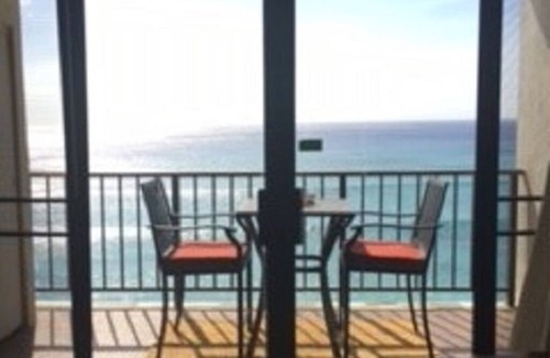 Makaha Condo | Oceanfront Hawaiian Princess 1002 1990/NUC-2258
