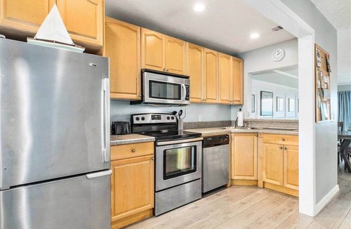 Crescent Beach Apartment | Oceanfront, Heated Pools, Pickleball, Family-Friendly!