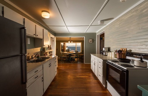 Anacortes House | Oceanfront home steps from private beach & only a quick drive to Anacortes!