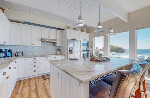South Beach House | Oceanfront Home with Private Hot Tub, Deck Grill & Uninterrupted Pacific Views