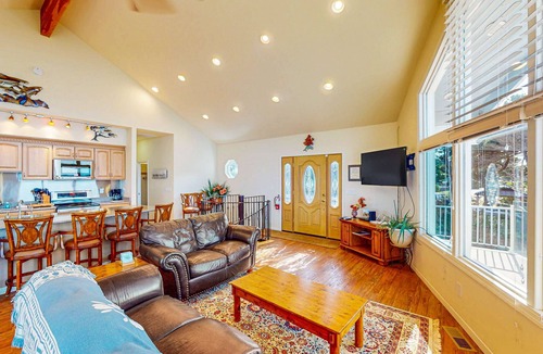 Newport House | Oceanfront home with easy beach access and great location in town