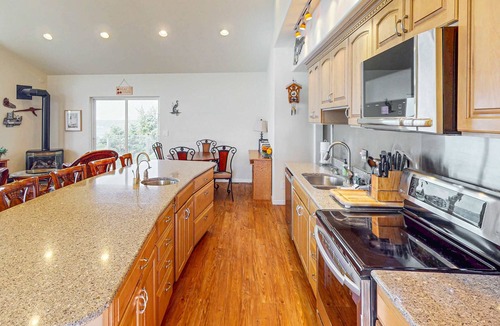 Newport House | Oceanfront home with easy beach access and great location in town