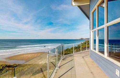 Newport House | Oceanfront home with easy beach access and great location in town