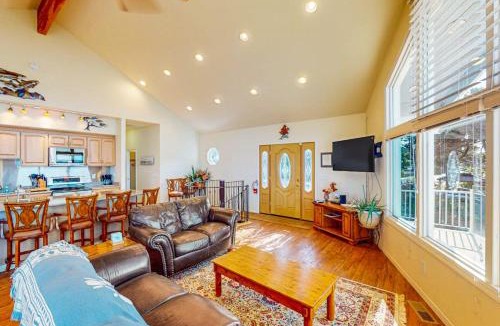 Newport House | Oceanfront home with easy beach access and great location in town