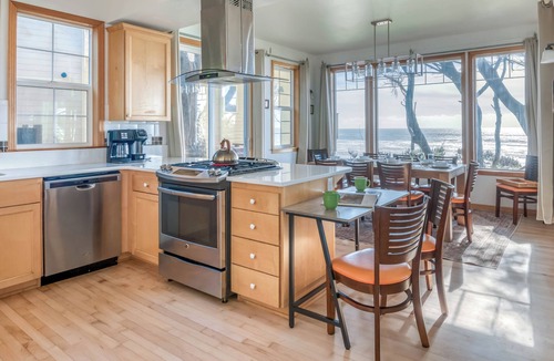 Lincoln Beach House | Oceanfront Home with Hot Tub