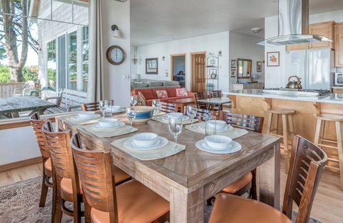 Lincoln Beach House | Oceanfront Home with Hot Tub