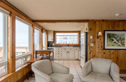 Yachats House | Oceanfront home with hot tub! Near Yachats! Dog Friendly!