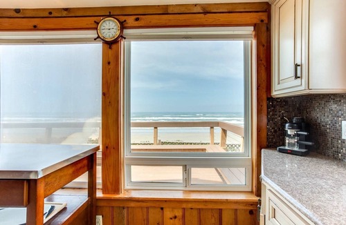 Yachats House | Oceanfront home with hot tub! Near Yachats! Dog Friendly!