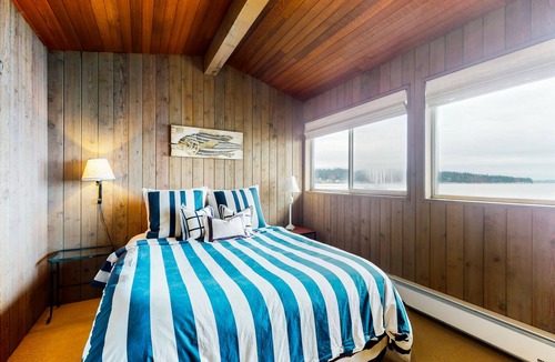 Freeland House | Oceanfront home with ocean views, beach access, large deck, fireplace, & W/D