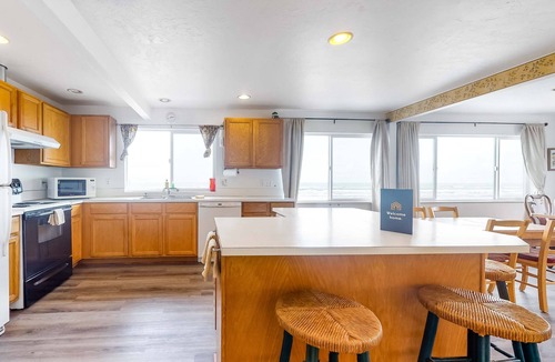 Edgewater Shores House | Oceanfront Home with Ocean View, High-Speed WiFi, washer&dryer, & Gas Fireplace