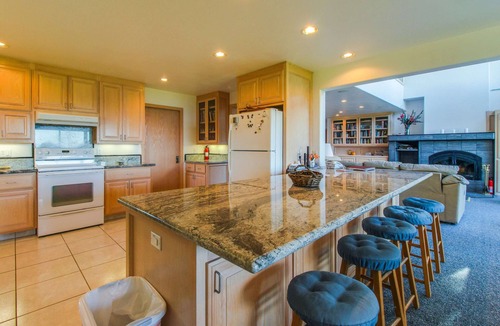 Sea Ranch House | Oceanfront home with private hot tub near Black Point