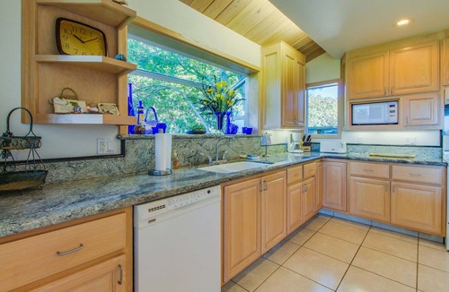 Sea Ranch House | Oceanfront home with private hot tub near Black Point