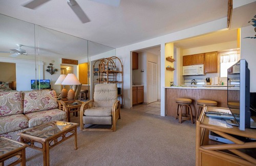 Maalaea Condo | Oceanfront Hono Kai B7 Escape Maui Condo Pool & Walk to Beach -Ma’alaea Bay
