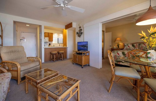 Maalaea Condo | Oceanfront Hono Kai B7 Escape Maui Condo Pool & Walk to Beach -Ma’alaea Bay