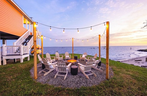 Ocean Springs House | Oceanfront, Hot tub, Firepit, Kayaks, Dog-Friendly