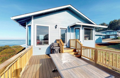 Cloverdale House | Oceanfront house with Pool table and private hot tub overlooking the ocean