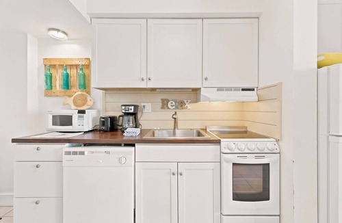 Crescent Beach Condo | Oceanfront in Heart of N Myrtle Beach with Pool