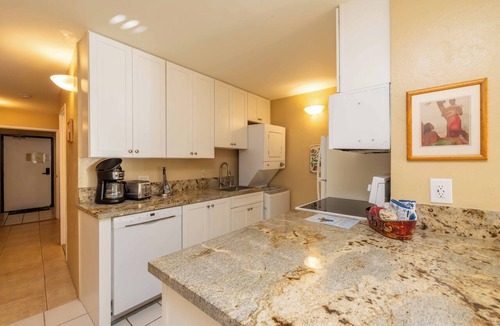 Maalaea Condo | Oceanfront Island Sands 310 Charming Maalaea Bay Condo at Incredible Value