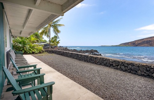 Honaunau-Napoopoo House | Oceanfront Kealakekua Bay Retreat w/Breathtaking Views from Every Room