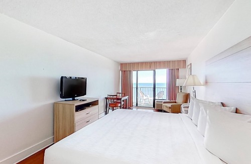 Myrtle Beach Hotel | Oceanfront King | Kitchen | Dog Friendly | Pools