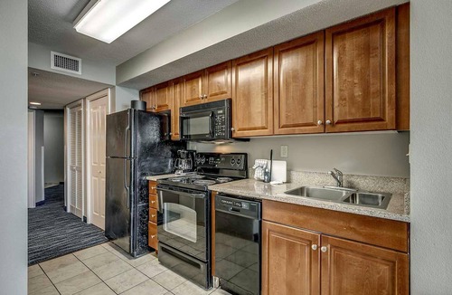 Myrtle Beach Condo | · Oceanfront King Suite - Multiple Pools, Indoor Waterpark and More