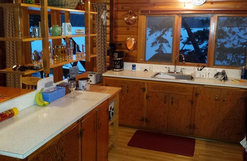 Beachcomber Cabin | Oceanfront log cabin with sweeping ocean, mountain and sunset vistas