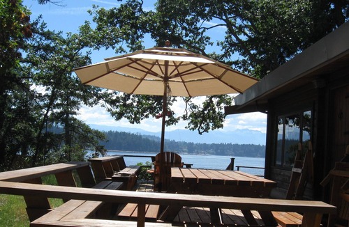Beachcomber Cabin | Oceanfront log cabin with sweeping ocean, mountain and sunset vistas