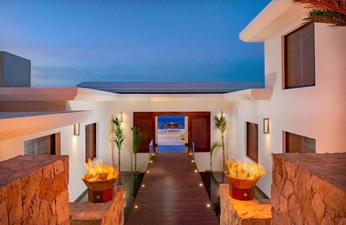 Pedregal Villa | Oceanfront Luxe Villa w/Butler, Cook, Bartender, Pools/Spa, Gym & Walk to Town