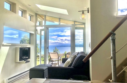 Denman Island House | Oceanfront Luxury Guest Suite and Sauna in a Rustic Natural setting