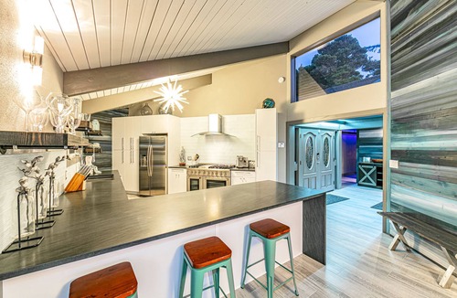 Newport House | Oceanfront Luxury & Views, Private Beach Access, Fire Pit, 4BR/3BA, Sleeps 10