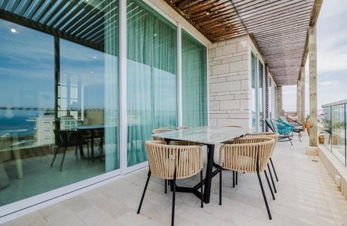 Porto Nao Apartment | Oceanfront Luxury with 3 Bedrooms Jacuzzi & balcony