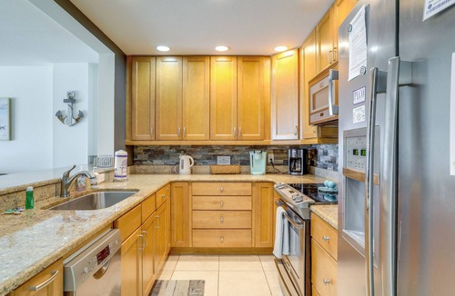 Madeira Beach Condo | Oceanfront Madeira Beach Condo: 1 Mi to Boardwalk!