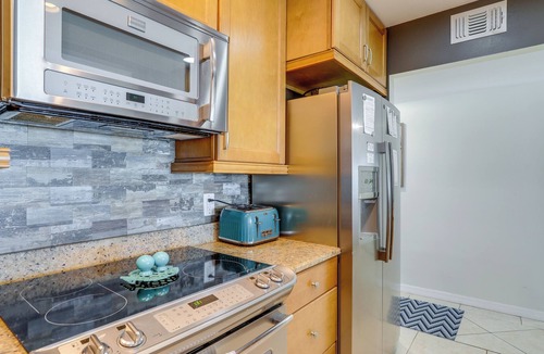 Madeira Beach Condo | Oceanfront Madeira Beach Condo: 1 Mi to Boardwalk!