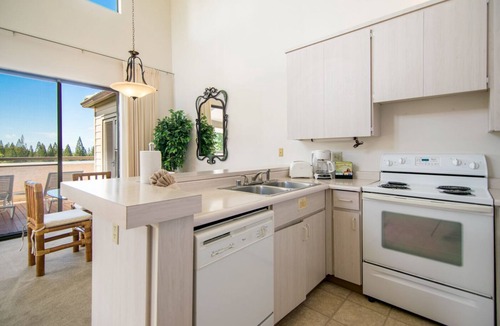 Kapalua Hotel | Oceanfront Maui Villa | Charming 2 Bedroom with Full Kitchen near Kapalua Beach