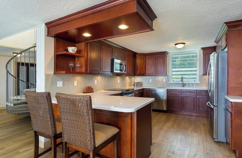 Punaluu Apartment | Oceanfront Mega Haven – Sleeps 24