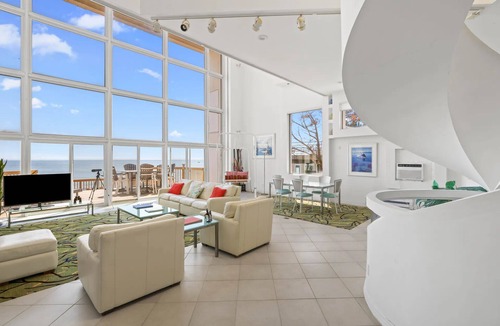 Dam Neck House | Oceanfront Miami Vice House - Sleeps 12 - Hot Tub - Croatan Beach