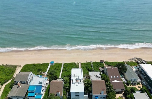 Dam Neck House | Oceanfront Miami Vice House - Sleeps 12 - Hot Tub - Croatan Beach