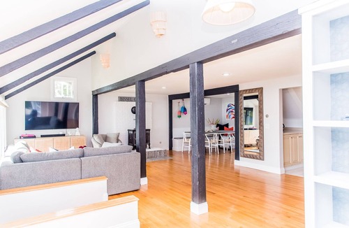 North Kingstown House | Oceanfront Modern Cape, 15 min to Newport!